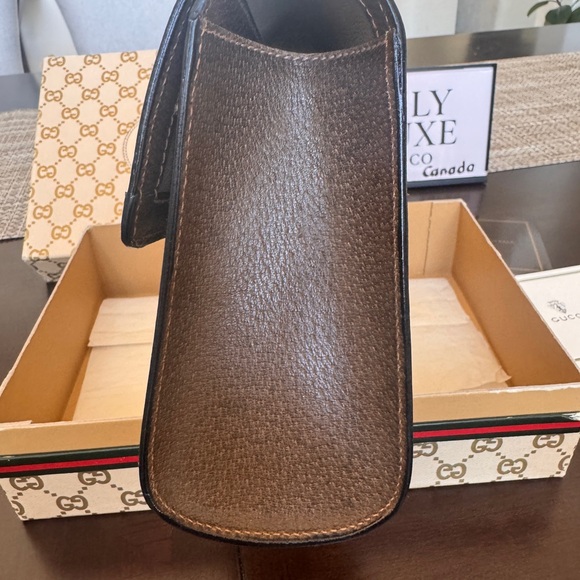 Gucci Beige GG Supreme Canvas Clutch with Red & Green Web Stripe - Picture 7 of 13